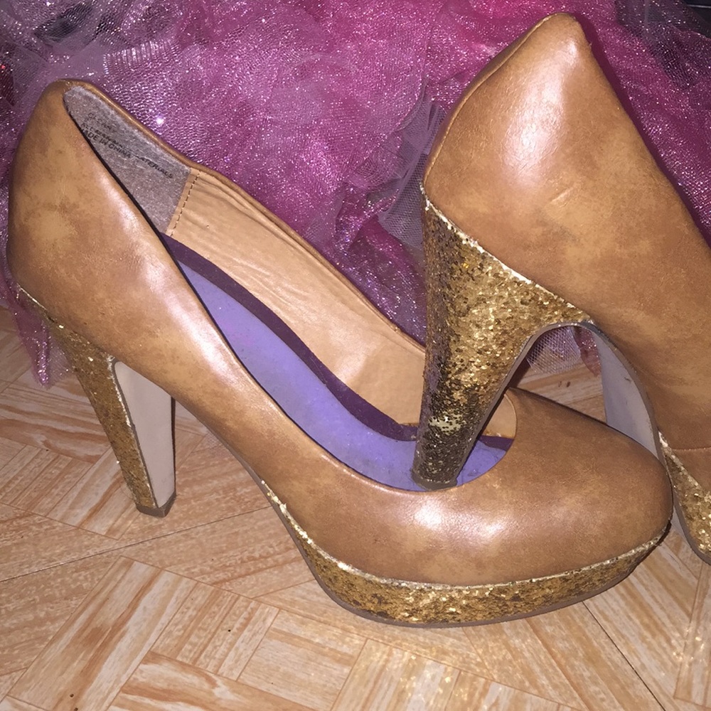 Gold Pumps‼️ - Picture 2 of 3
